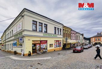 Nabízíme k pronájmu dvoupodlažní obchodní prostory v centru 