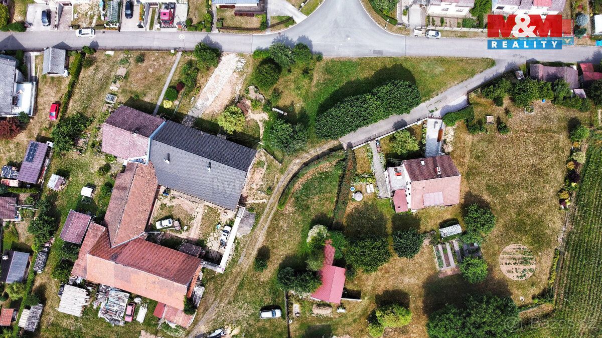 Nabízíme k prodeji zahradu o rozloze 717 m² v klidné části o
