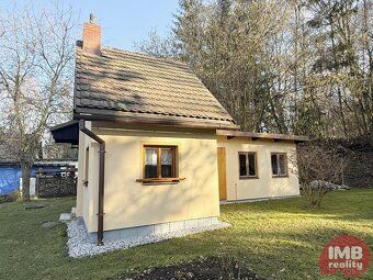 Nabízím k prodeji útulnou zahradu s chatou v klidné části Ch