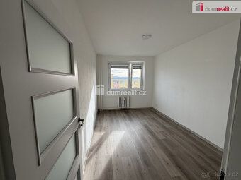 Nájem 10.800 Kč. služby 2900 Kč. Kauce 20.000 Kč. Provize RK