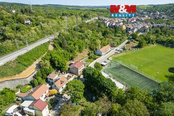 Nabízíme k prodeji pozemky ve 100% vlastnictví, parc. č. 560