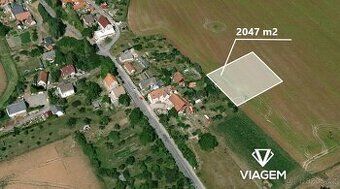 Exkluzivně Vám nabízíme stavební pozemek o výměře 2 047 m² v