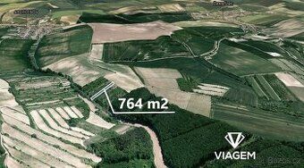 Nabízíme k prodeji podíl 50 % na dvou pozemcích v klidné lok