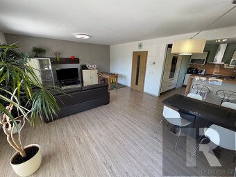 Nabízíme k prodeji rodinný dům o dispozici 5+1 (127 m2) s ga