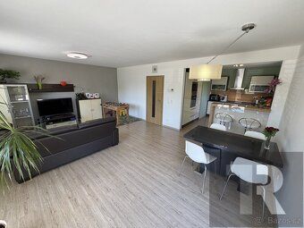 Nabízíme k prodeji rodinný dům o dispozici 5+1 (127 m2) s ga