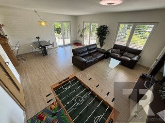 Nabízíme k prodeji rodinný dům o dispozici 5+1 (127 m2) s ga