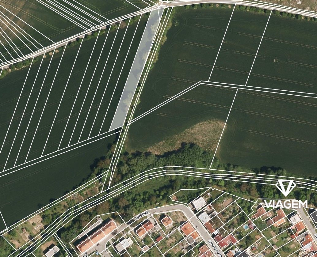 Exkluzivně Vám nabízíme podíl 1/6 (tj. 394 m²) na souboru po