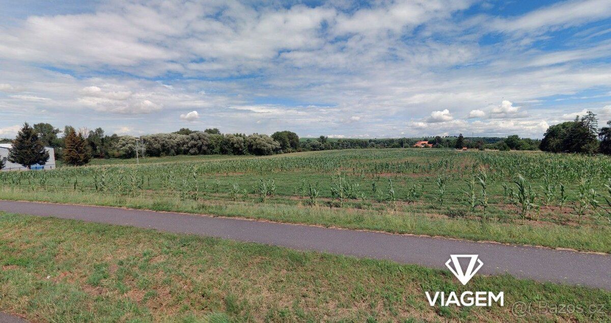 Nabízíme ke koupi rozsáhlý pozemek o celkové výměře 5 054 m²