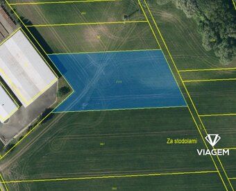 Nabízíme ke koupi rozsáhlý pozemek o celkové výměře 5 054 m²