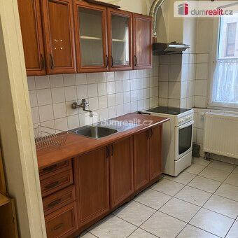 +popl. 2000, , Pronájem pokoje 15m², Praha 8, Zenklova. V pr