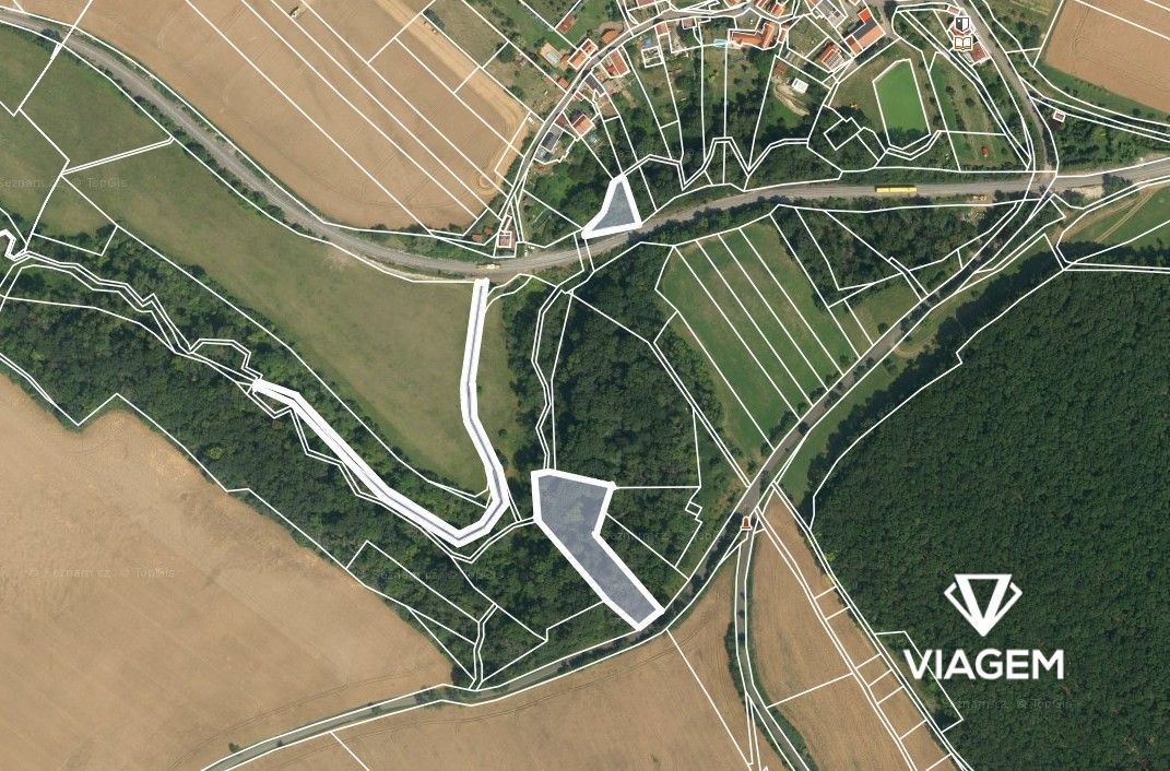 Nabízíme ke koupi podíl 66,67 % na třech různých pozemcích v