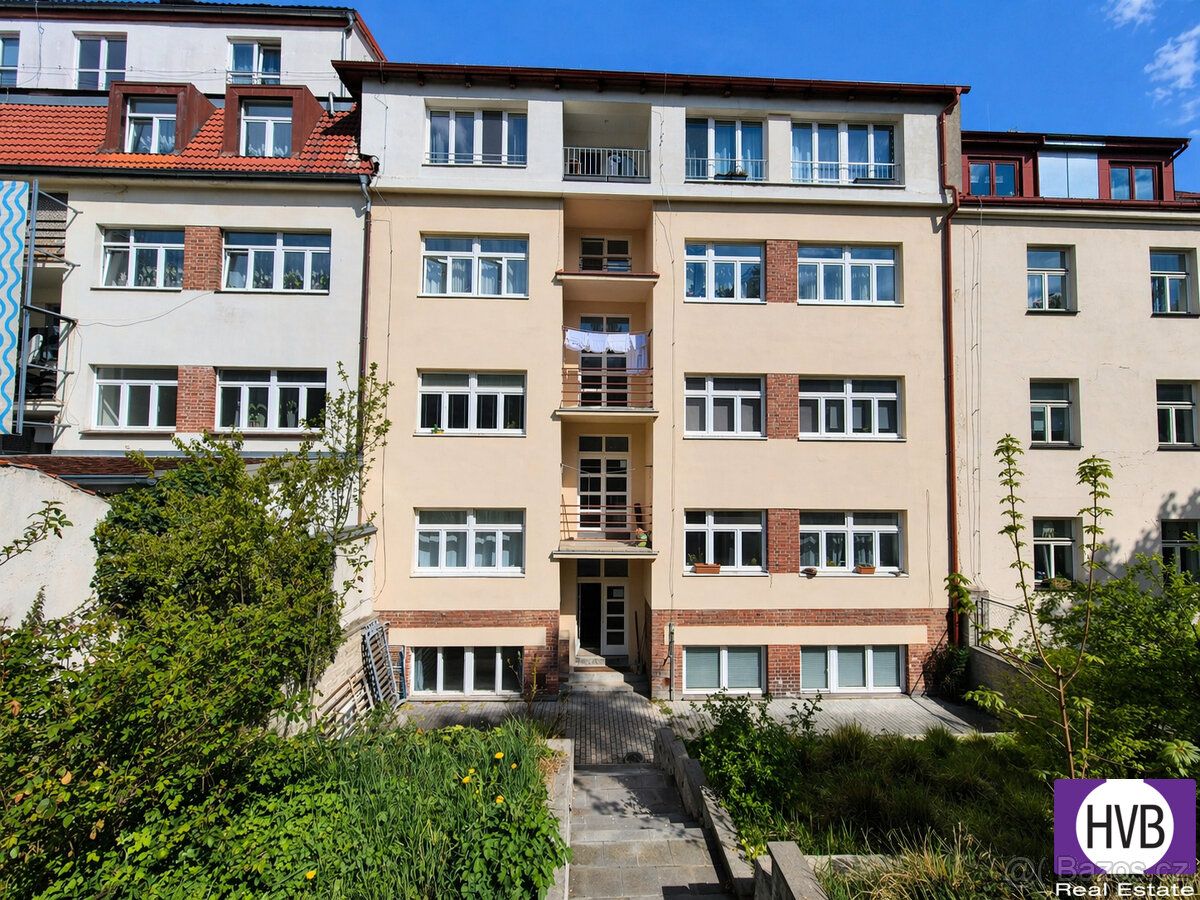 Nabízíme k prodeji byt 1+kk se sklepem o celkové velikosti 3
