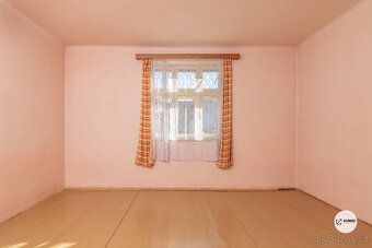 Nabízíme k prodeji rodinný dům o dispozici 5+1 s oplocenou z