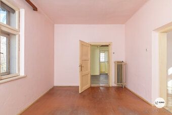Nabízíme k prodeji rodinný dům o dispozici 5+1 s oplocenou z