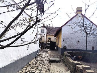 Prodej 1/2 RD + celek zahrady a garáže.
Nabízíme k prodeji 1