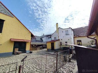 Prodej 1/2 RD + celek zahrady a garáže.
Nabízíme k prodeji 1