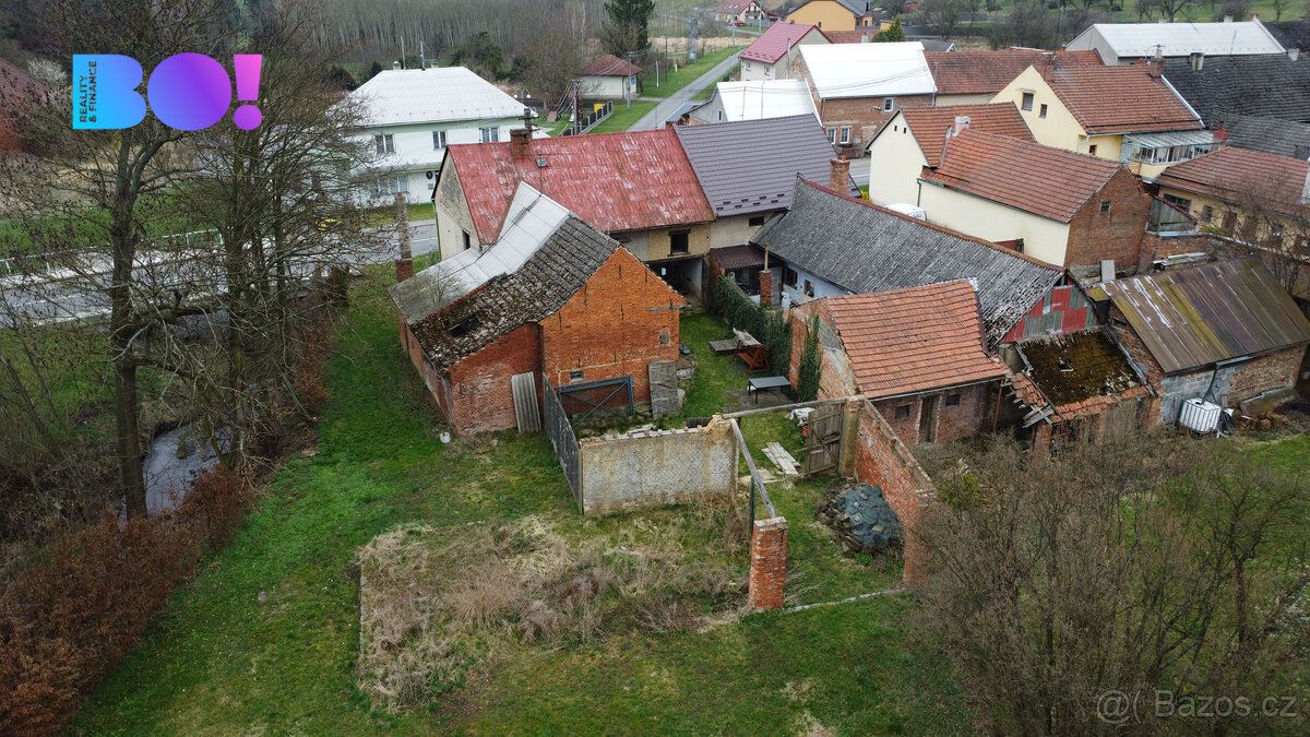 Nabízíme k prodeji pozemek nacházející se v malebné obci Bla