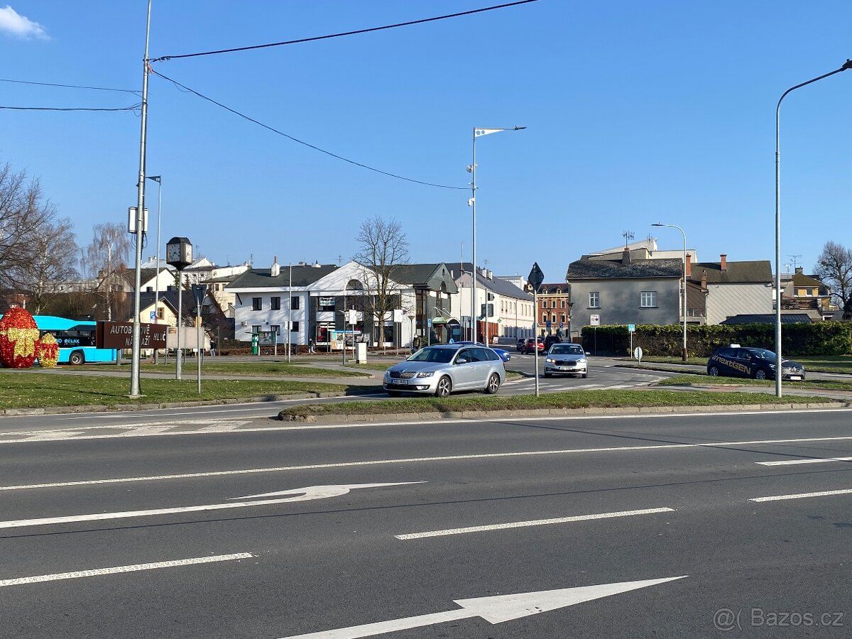 Nabízíme k prodeji komerční nemovitost. Nově postavený dům v