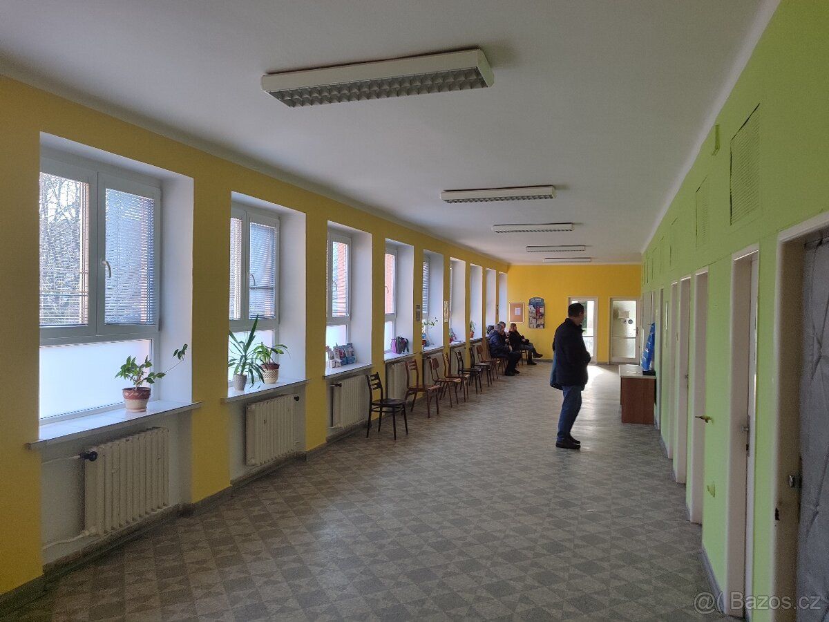 Nabízíme pronájem komerčních prostor od 50 do 150m2. Vlastní