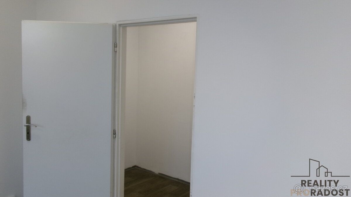 V zastoupení majitele Vám nabízíme k pronájmu samostatnou ka