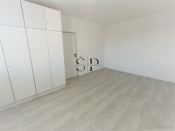Nabízíme k pronájmu světlý byt 2+kk o výměře 40 m² v Revoluč