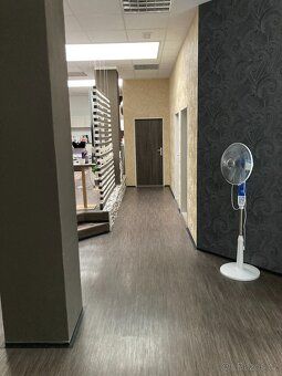 Nabízíme k pronájmu prosvětlený prostor pro poskytování služ