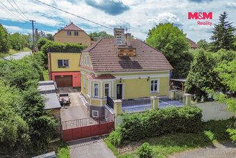 Nabízíme k pronájmu útulný byt 1+1 o výměře 36 m², který nal
