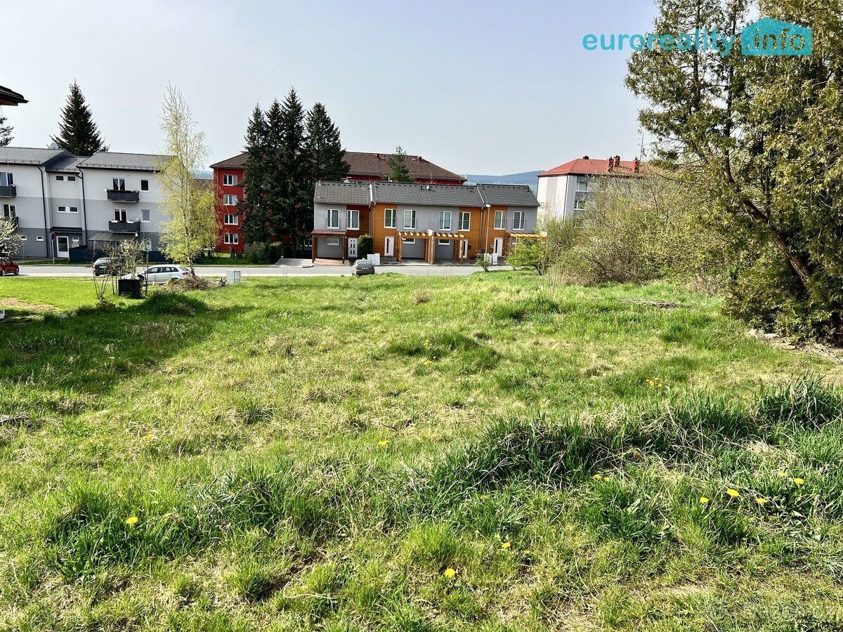 Nabízíme k pronájmu pozemek, který lze využívat jako zahradu