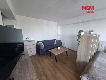 Nabízíme k pronájmu světlý byt 1+kk o velikosti 42 m² v klid