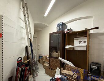 Nabízíme k pronájmu obchodní prostor o užitné ploše 65 m², k