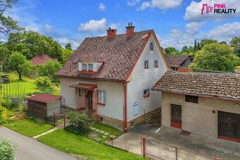Nabízíme k prodeji prostorný rodinný dům o dispozici 4+1 s g