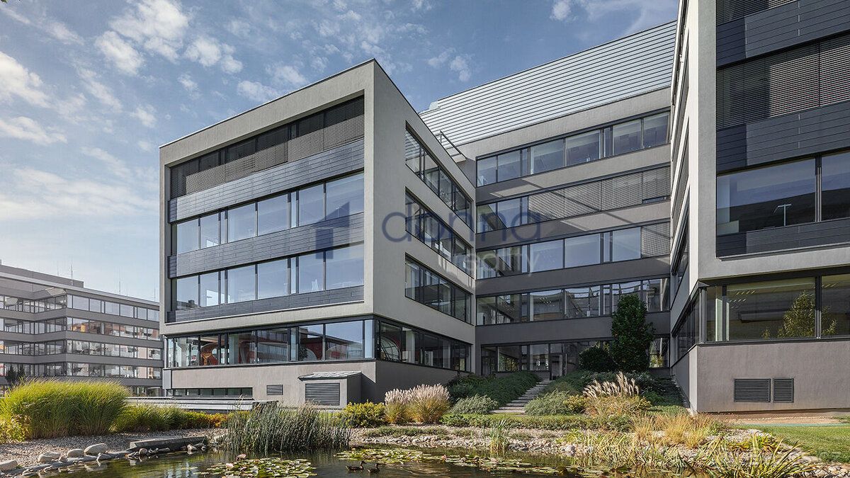 Nabízíme pronájem komerčních prostor 1398 m² s terasou 245 m