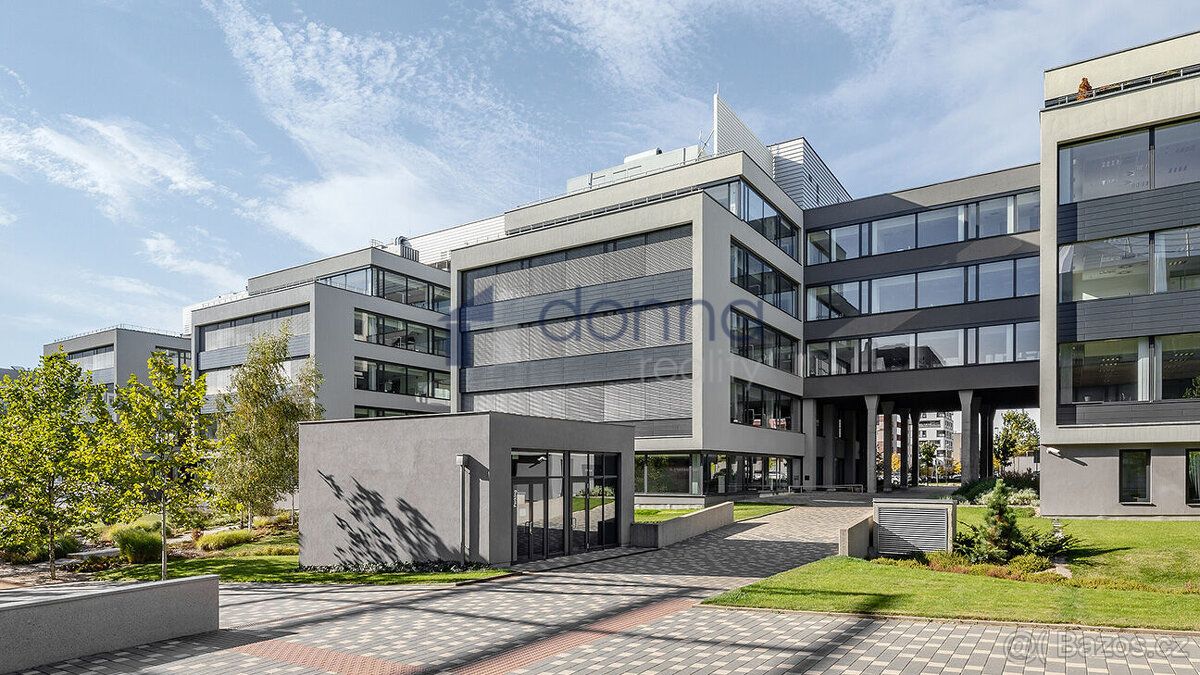 Nabízíme pronájem komerčních prostor 1398 m² s terasou 245 m