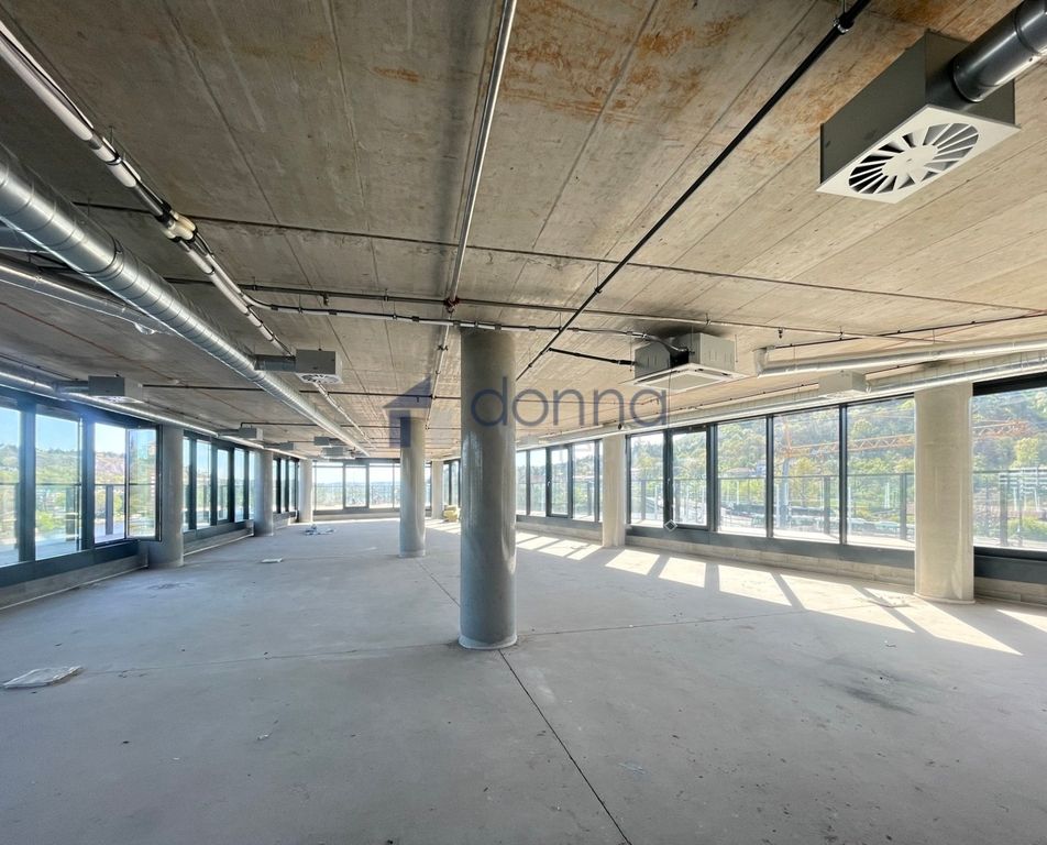 Nabízíme k podnájmu komerční prostory o výměře 198,5 m2, v m