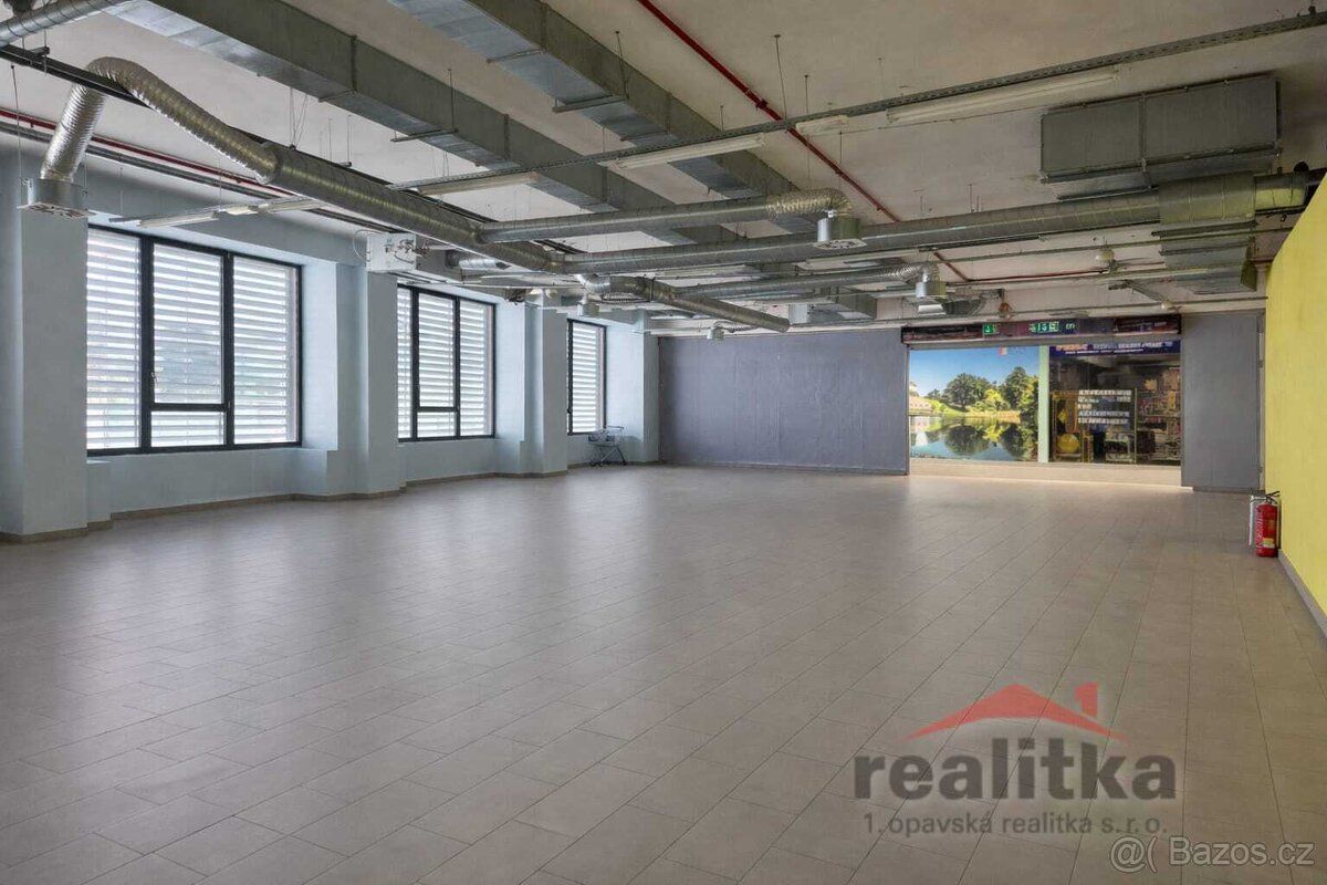 Nabízíme k pronájmu obchodní prostor o celkové výměře 265 m²