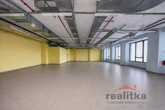 Nabízíme k pronájmu obchodní prostor o celkové výměře 265 m²