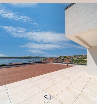 Ev.č. 01703 Luxusní penthouse s privátní střešní terasou 148