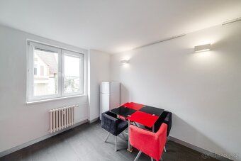 Nabízíme k dlouhodobému pronájmu prostorný byt o dispozici 3