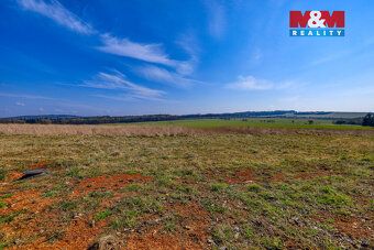 Prodej pozemku k bydlení o výměře 980 m² v obci Skašov. Poze