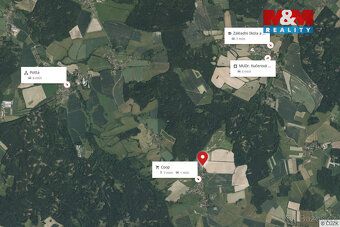 Prodej pozemku k bydlení o výměře 980 m² v obci Skašov. Poze