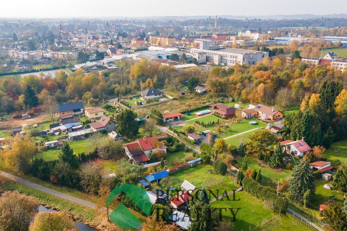 Ev.č. 03145 Krásný pozemek se stodolou a přístřeškem o celko
