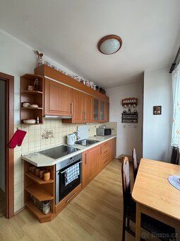 Nabízíme k prodeji prostorný byt 3+1 v klidné lokalitě obce 