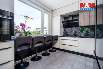 Nabízíme k prodeji prostorný byt o dispozici 4+1 a užitné pl