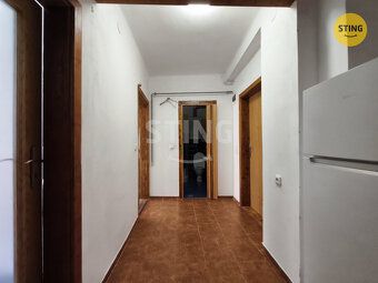 Nabízíme k pronájmu světlý byt o dispozici 2+kk na ulici Kos