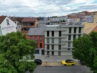 Ev.č. yJSB8708 Naše společnost nabízí k pronájmu slunný byt 