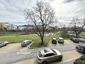 Ev.č. yJSB8641 Naše společnost nabízí k pronájmu slunný byt 