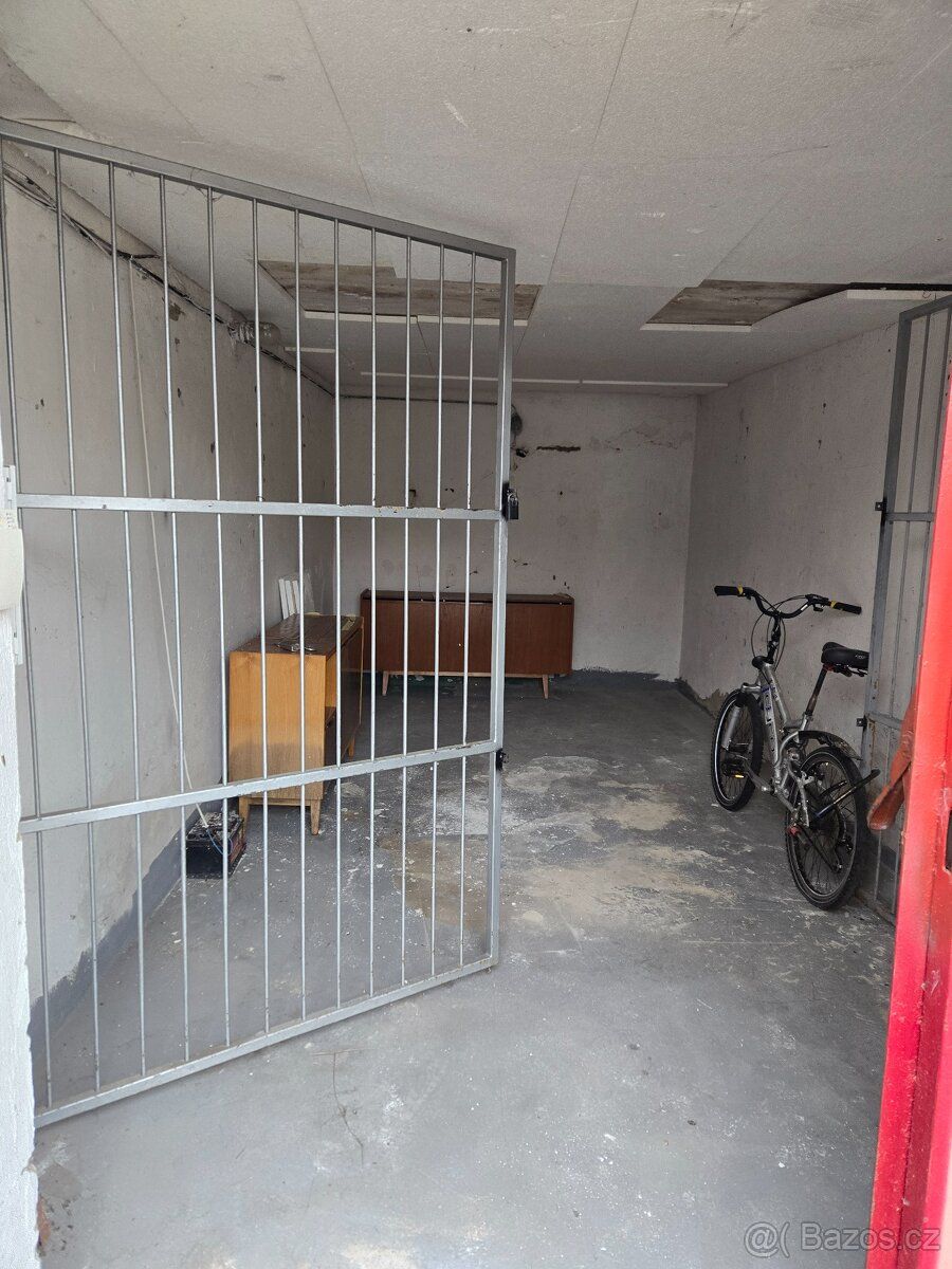 Pronajmu garáž v osobním vlastnictví o vel. 19 m2 v lokalitě