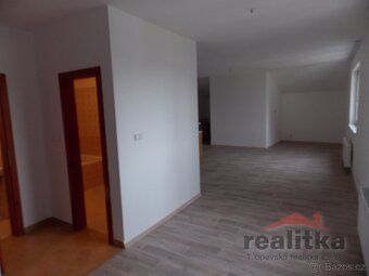 Nabízíme k pronájmu krásný byt 3+kk o výměře 110 m2 v centru
