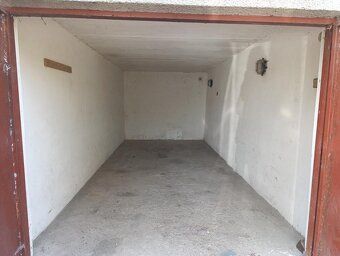 Pronájem garáže 19 m² – Pražská (u sídliště), suchá, dobrá l