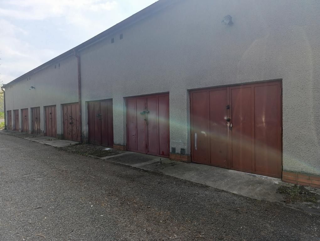 Pronájem garáže 19 m² – Pražská (u sídliště), suchá, dobrá l